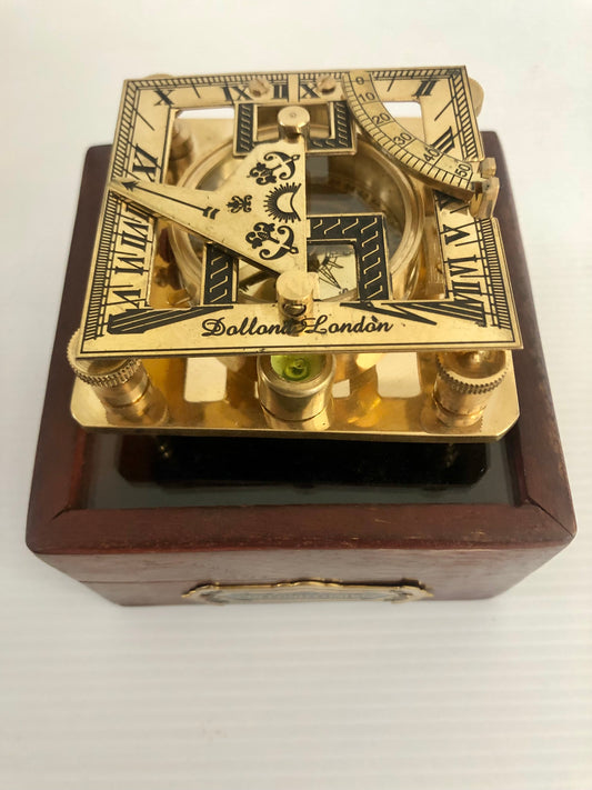 Square Sundial Compass 3 "  in glass top box